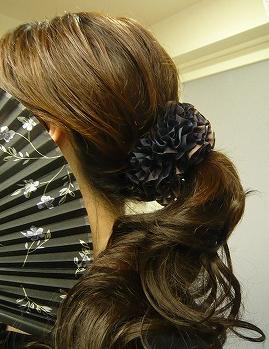 シュシュ（フェミニンローズ）の着画／ただ束ねただけ