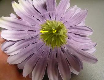 この様に尖ってると削らないといけません