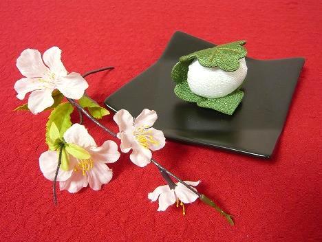 和菓子マグネット・甘美／柏餅のディスプレイ