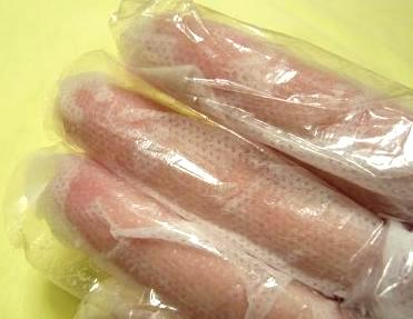 マスクもビニール手袋も大きいのでイマイチな密着感