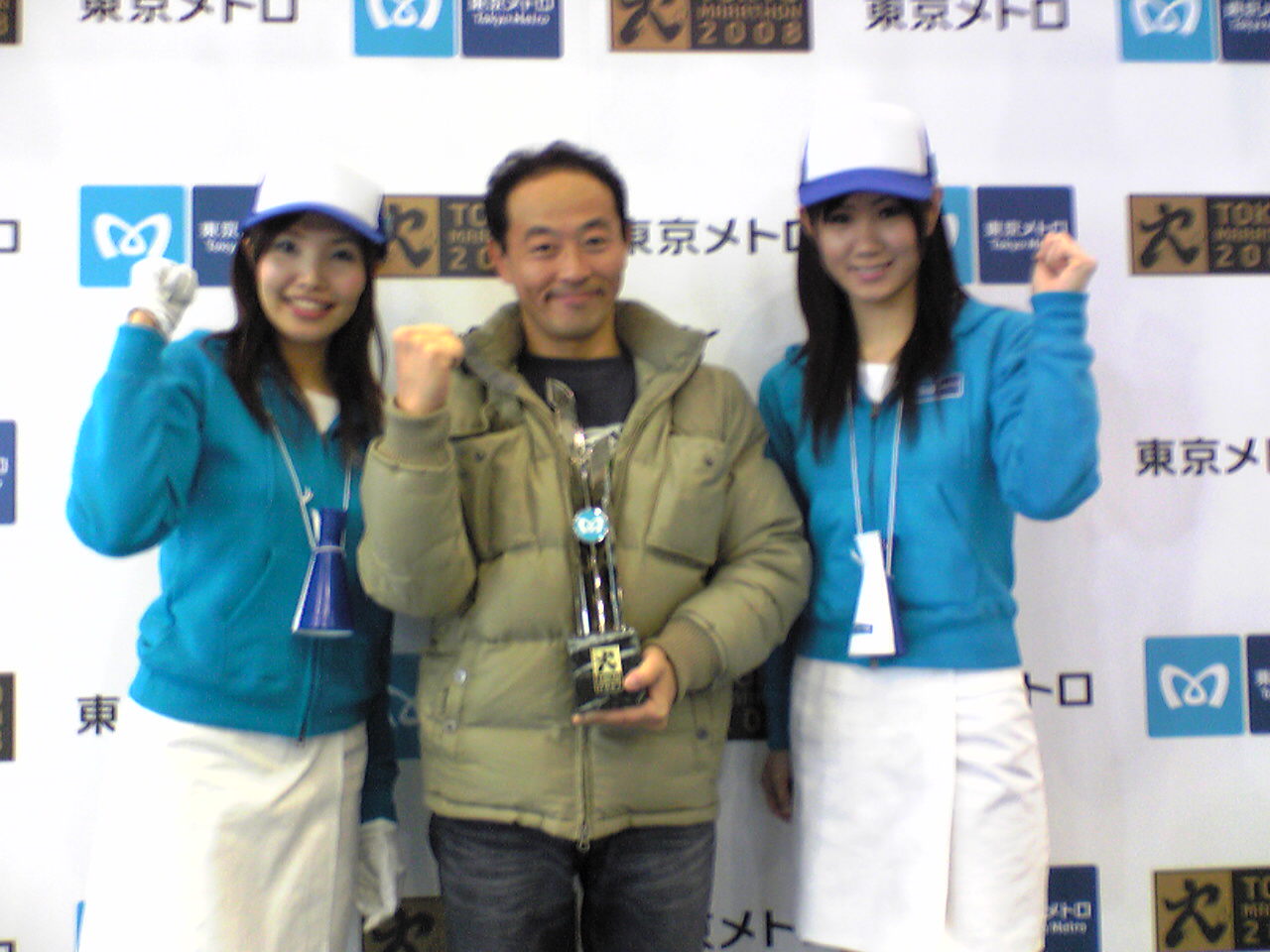 優勝トロフィー