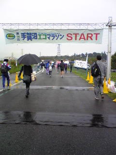 レース前の小雨