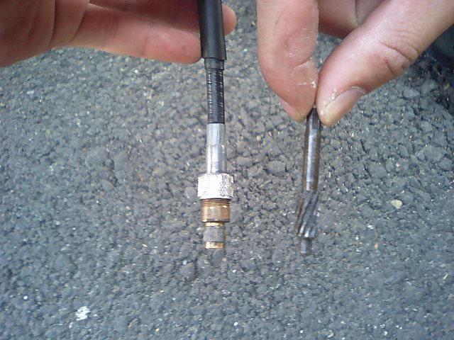 スピードメーターケーブル