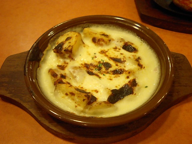 ジャガイモのチーズグラタン