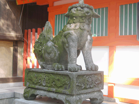 住吉神社　角のある狛犬