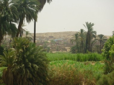 船の窓から　どこかの町