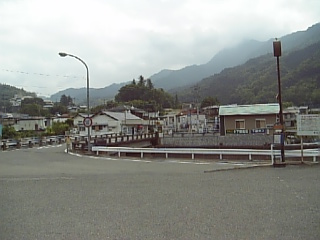 甲斐大島駅前