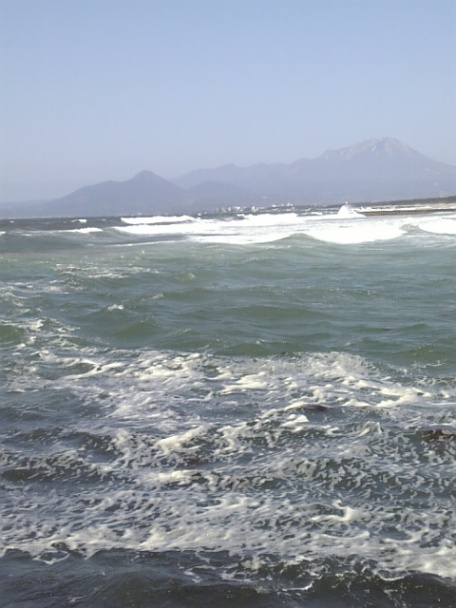 荒れ狂う日本海