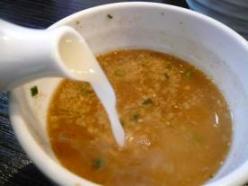 豚ソバ ｆｕｊｉ屋　つけソバ醤油　割りスープ