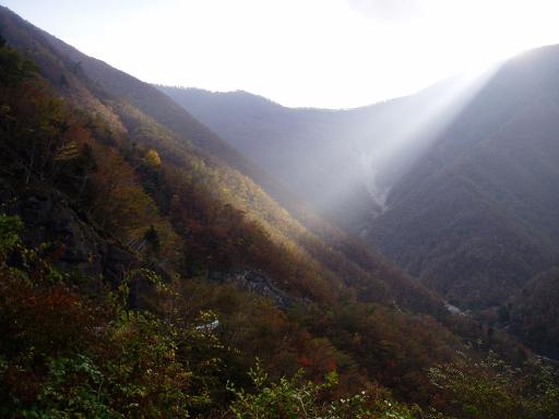 弥山山頂より光が射す