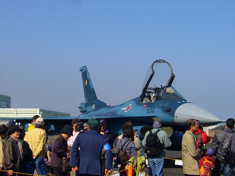 F-2。