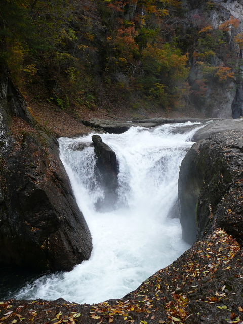 吹き割の滝4.jpg