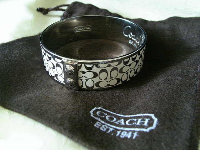 ヘッド...中身が分かっていても、やっぱりドキドキ…大きめシュシュが5つ♪とても丈夫な作りです。中でもこのビーズが豪華で気に入りました(*^^*)5個で1000円とは…激安ですね♪シュシュばんざーい。
2008年09月12日
コメント(2)
![