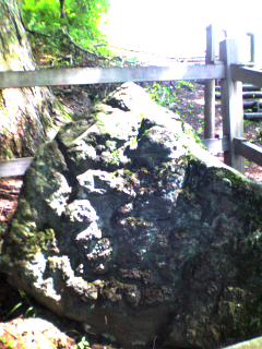 尖り石
