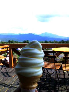 かじったソフトクリーム