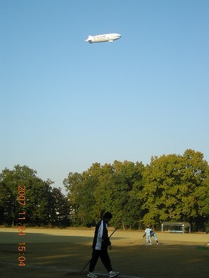 桶川川田谷から飛行船が上空に