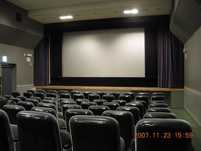 北極のナヌーは４組だけが観賞した