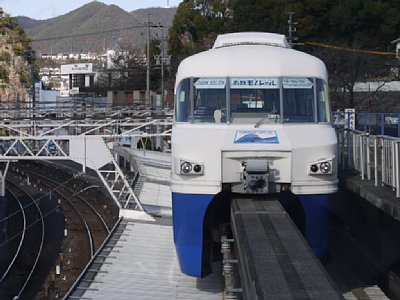 07白編成の前面