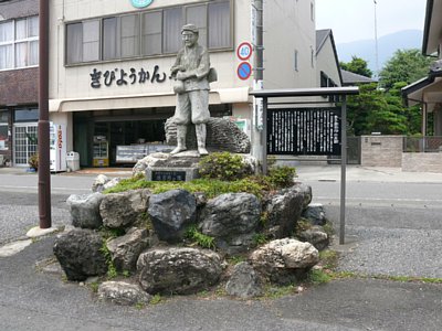 駅前モニュメント２