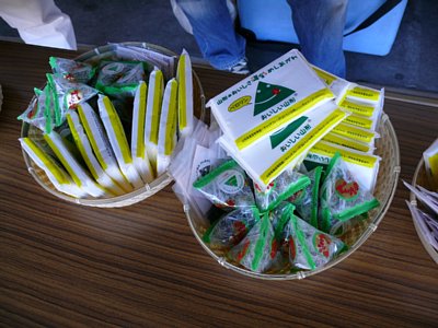 米沢駅での配布物