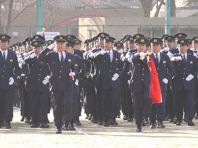 05制服警官のクローズアップ