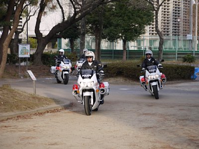 06入場する白バイの一部