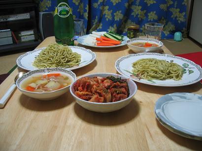 食卓の全景1008