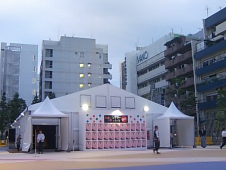 こんな風なテントが劇場です