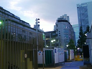 ちょっとわかりずらいけど、トイレは別棟に用意されてます