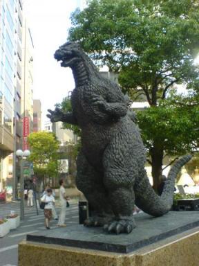 ゴジラの銅像