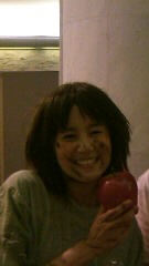 リンゴの少女　ゆうきちゃん