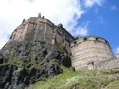 崖の上のエディンバラ城