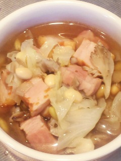 豆とベーコンのスープ