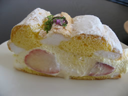 デリチュースのいちごのケーキ♪