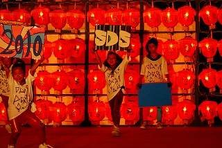 ひなさん、ＳＤＳのプレートを持って登場♪