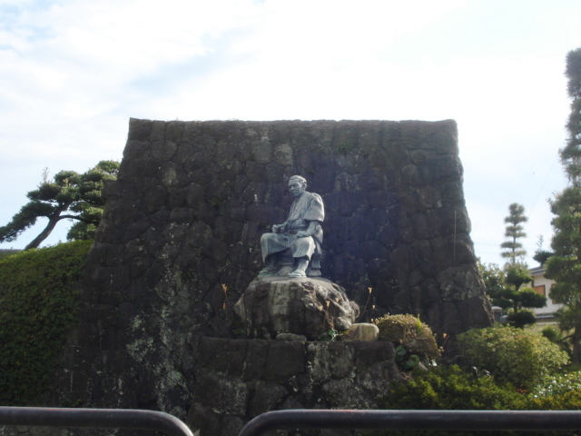 次郎長銅像
