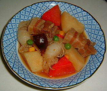 角切り豚肉と野菜の煮物