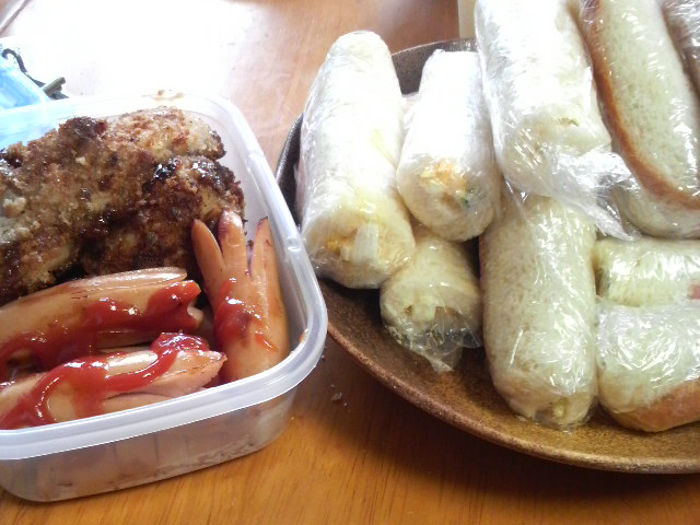 サンドイッチ、とんかつ、ウインナーで終了!