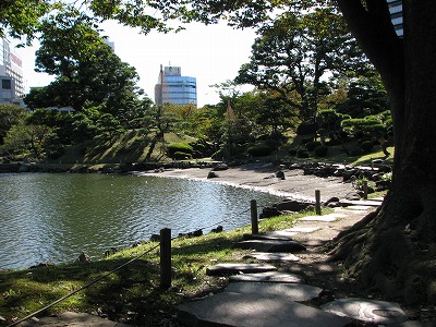 庭園内の海岸