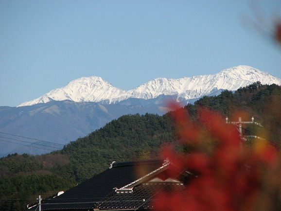 南アルプス連峰とドウダンツツジ