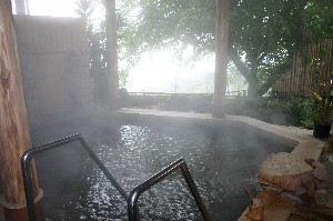 雨の露天風呂.jpg