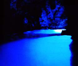 地中海生活　青の洞窟