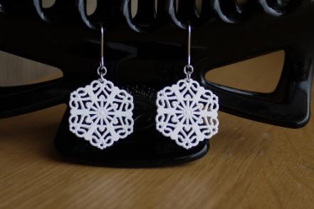 ピアス