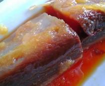 かつを・にんにく醤油に漬け込む