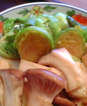 エリンギと芽キャベツの醤油バター炒め
