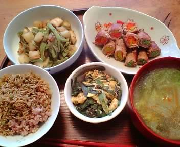 豚肉巻きと山くらげ