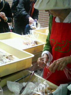 あらかわ遊園内パンやであんパンとクリームパン