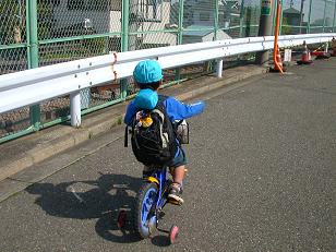 電車来ないかな～