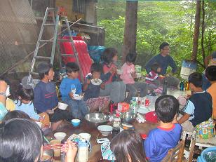 小屋での朝食