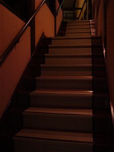 階段 (４)